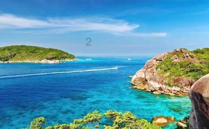 雷军拍摄小米su7黑河冬测视频,配色为海湾蓝